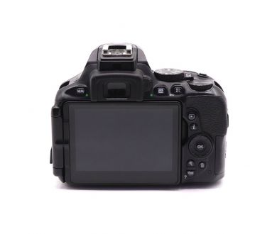 Nikon D5600 kit в упаковке (пробег 16655 кадров)