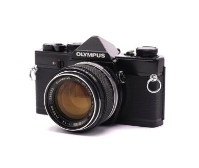 Плёночный фотоаппарат Olympus OM-1 kit черный