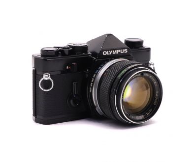 Плёночный фотоаппарат Olympus OM-1 kit черный