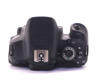 Фотокамера Canon EOS 650D body (пробег 1485 кадров)