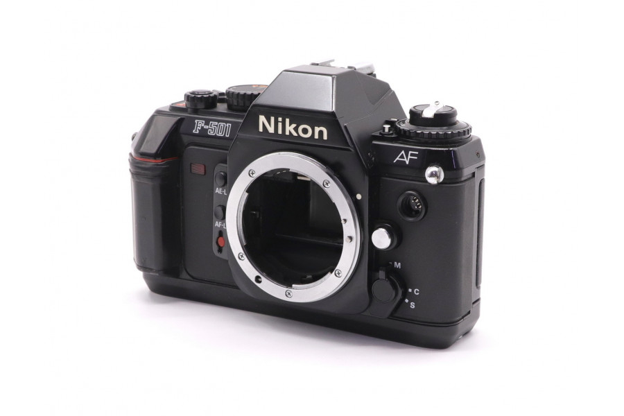 Плёночная зеркальная камера Nikon F-501 body