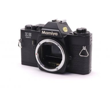 Зеркальная плёночная камера Mamiya ZE Quarts body