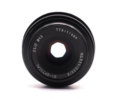 Объектив TTartisan 25mm f/2 APS-C для Canon EOS R в упаковке