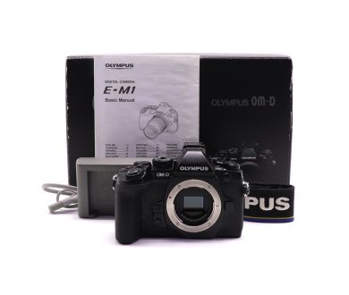 Olympus OM-D E-M1 body в упаковке (пробег 22590 кадров)