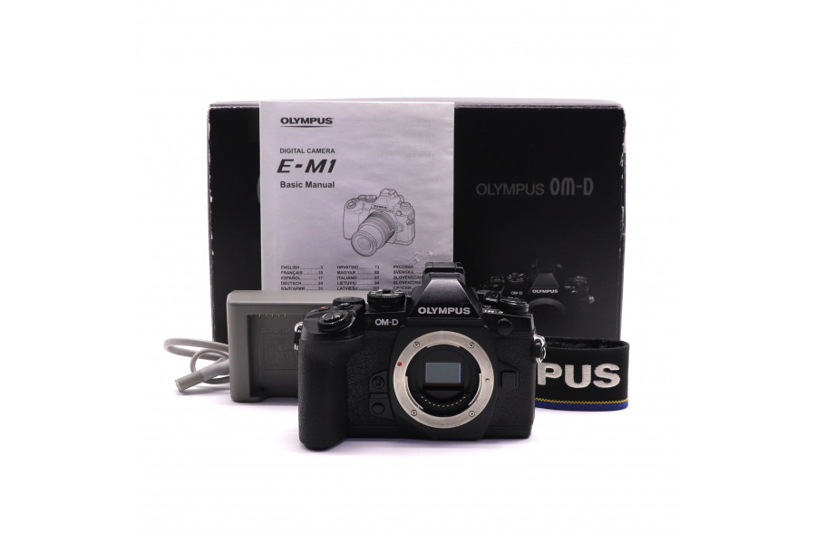 Olympus OM-D E-M1 body в упаковке (пробег 22590 кадров)