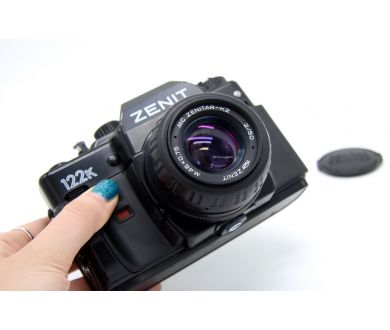 Малоформатный зеркальный фотоаппарат Зенит-122К kit