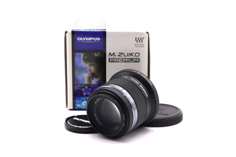 Светосильный Olympus M.Zuiko 45mm f/1.8 в упаковке