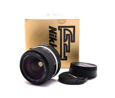 Объектив Nikon 28mm f/2.8 Nikkor AI-S в упаковке