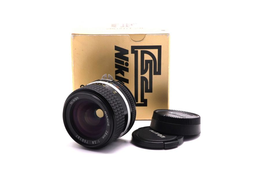 Объектив Nikon 28mm f/2.8 Nikkor AI-S в упаковке
