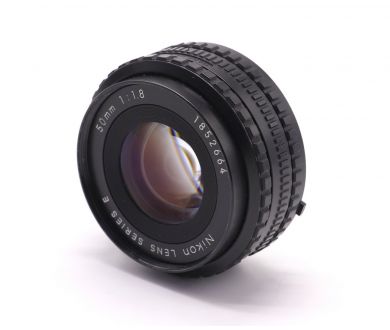 Светосильный объектив Nikon 50mm f/1.8 Series E (1)