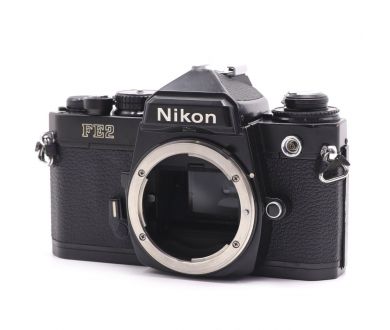 Пленочная зеркальная камера Nikon FE2 body