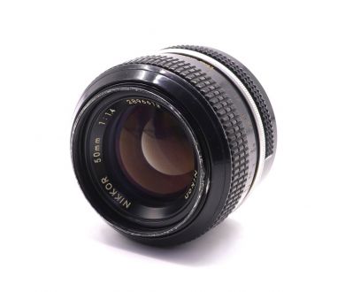 Мануальный объектив Nikon 50mm f/1.4 Nikkor Pre-AI