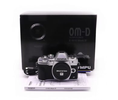Olympus OM-D E-M10 Mark IV body silver в упаковке (пробег 1990 кадров)