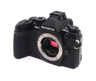 Камера Olympus OM-D E-M1 body (пробег 1370 кадров)