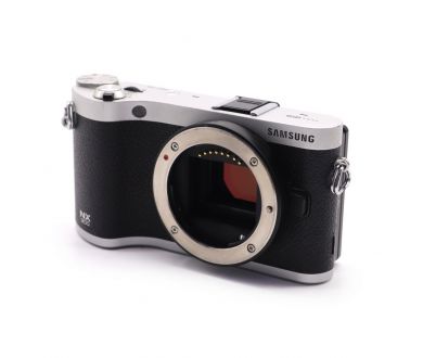 Беззеркальный фотоаппарат Samsung NX300 body