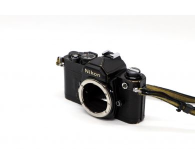 Зеркальный пленочный фотоаппарат Nikon FM body