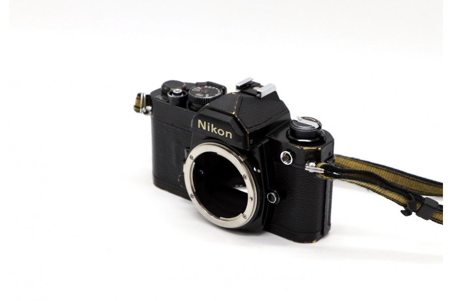 Зеркальный пленочный фотоаппарат Nikon FM body