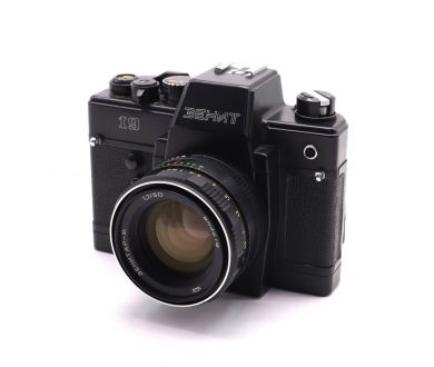 Зеркальный плёночный фотоаппарат Зенит 19 kit