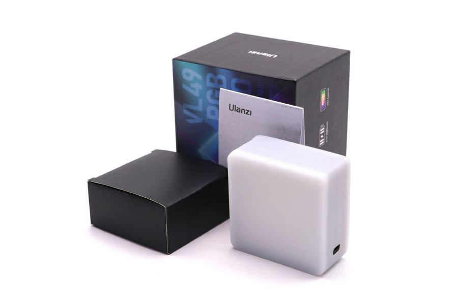 Компактный осветитель Ulanzi VL49 RGB PRO