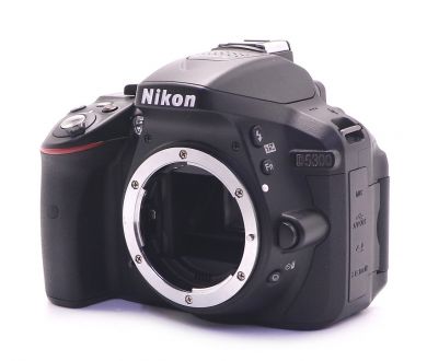 Камера Nikon D5300 body (пробег 1215 кадров)