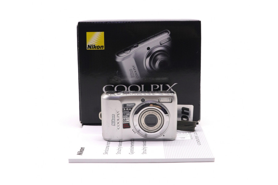 Цифровая камера Nikon Coolpix L19 в упаковке