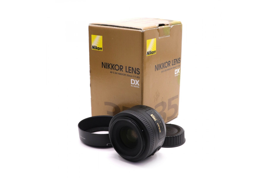 Объектив Nikon 35mm f/1,8G AF-S DX Nikkor в упаковке