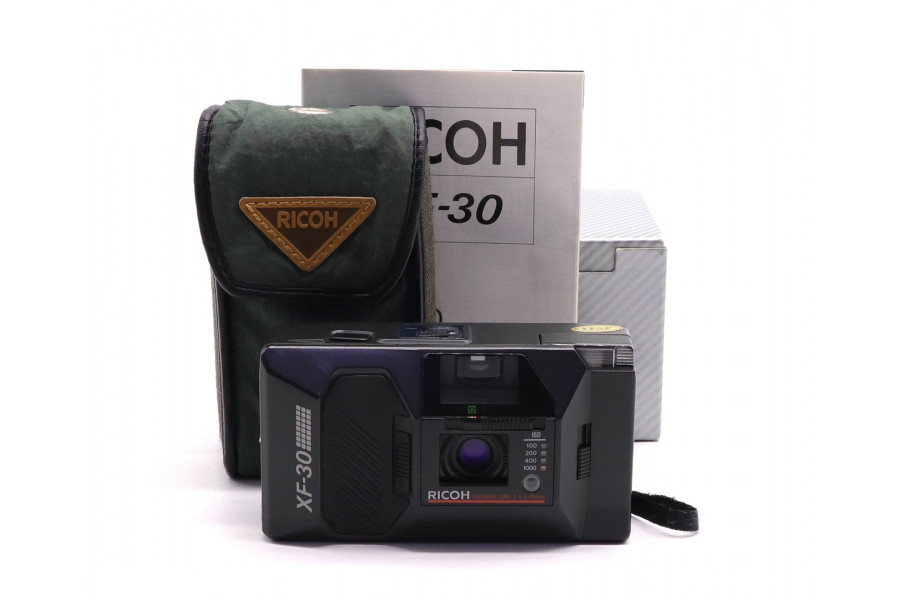 Компактный фотоаппарат Ricoh XF-30 в упаковке