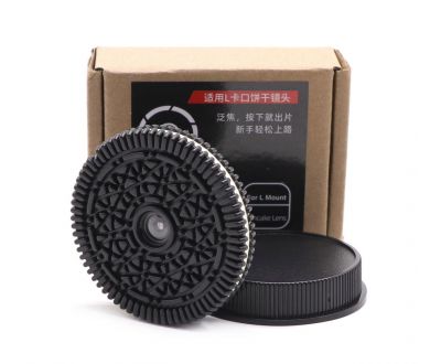 Объектив XuanLens 32мм F/10 Pancake Lens для L-mount в упаковке