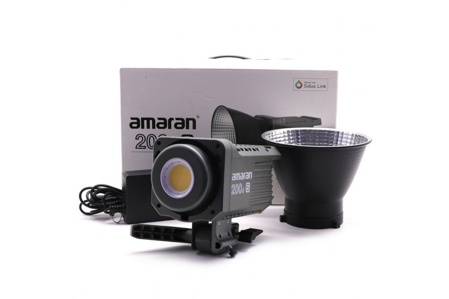 Осветитель Aputure Amaran 200d S в упаковке