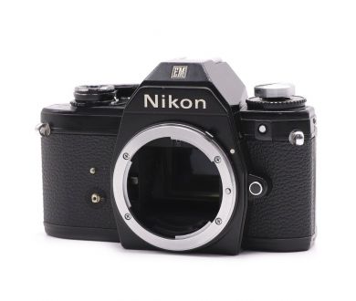 Любительский фотоаппарат Nikon EM body неисправный