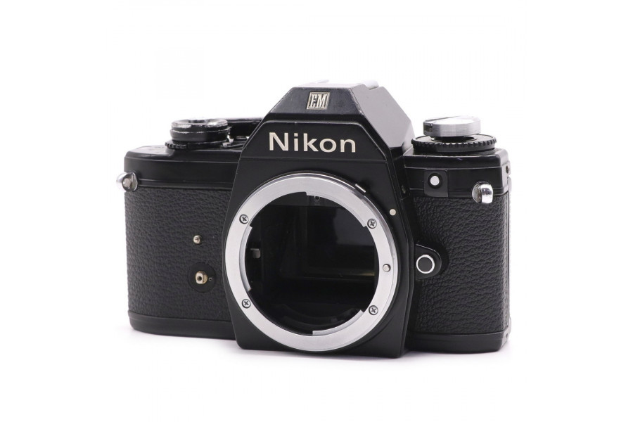 Любительский фотоаппарат Nikon EM body неисправный