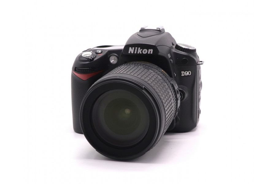 Nikon D90 kit 18-105mm f/3.5-5.6G (пробег 12000 кадров)