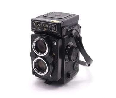 Среднеформатная Yashica Mat-124 G (Japan, 1980)