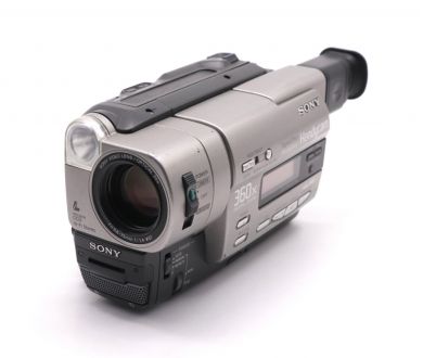Видеокамера аналоговая Sony CCD-TR913E формата Hi8