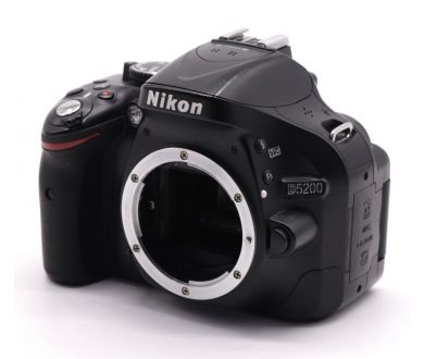 Фотокамера Nikon D5200 body (пробег 14915 кадров)