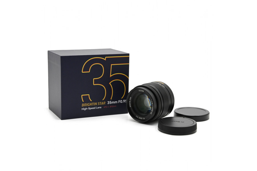 Объектив Brightin Star 35mm f/0.95 в упаковке