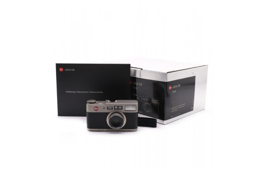 Пленочный фотоаппарат Leica CM в упаковке