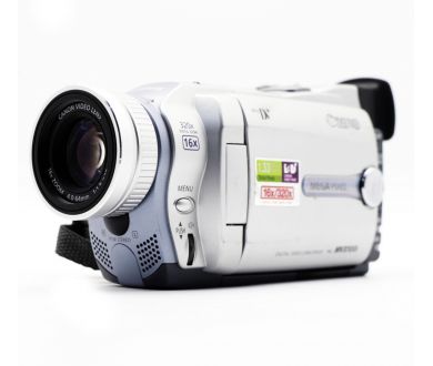 Цифровая видеокамера формата MiniDV Canon MVX100i