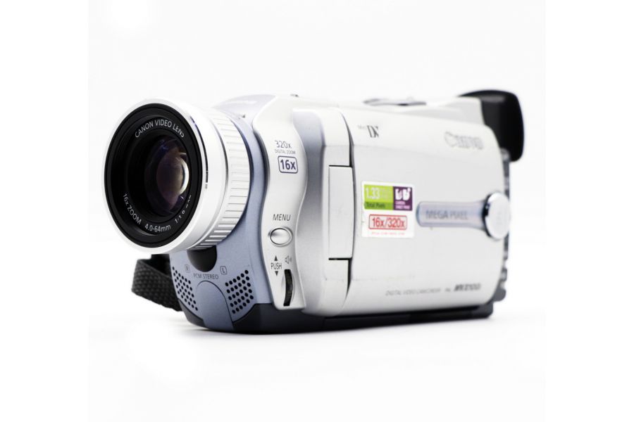 Цифровая видеокамера формата MiniDV Canon MVX100i