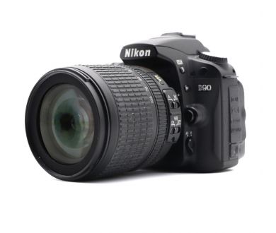 Nikon D90 kit 18-105mm f/3.5-5.6G (пробег 11280 кадров)