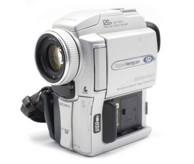 Видеокамера цифровая Sony DCR-PC110E Handycam