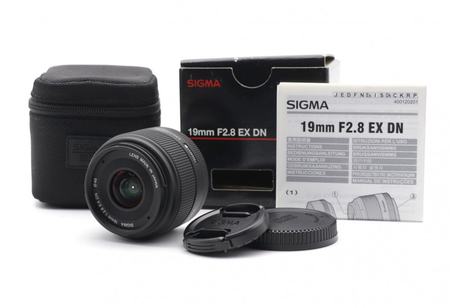 Sigma AF 19mm f/2.8 EX DN Sony E в упаковке