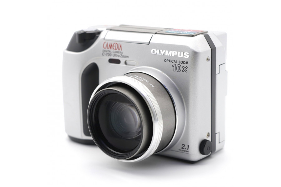Компактная камера Olympus Camedia C-700