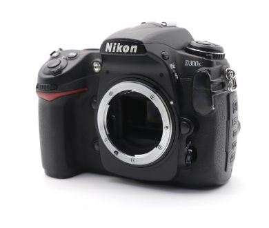 Фотоаппарат Nikon D300s body (пробег 68000 кадров)
