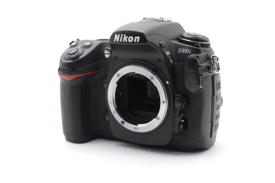 Фотоаппарат Nikon D300s body (пробег 68000 кадров)
