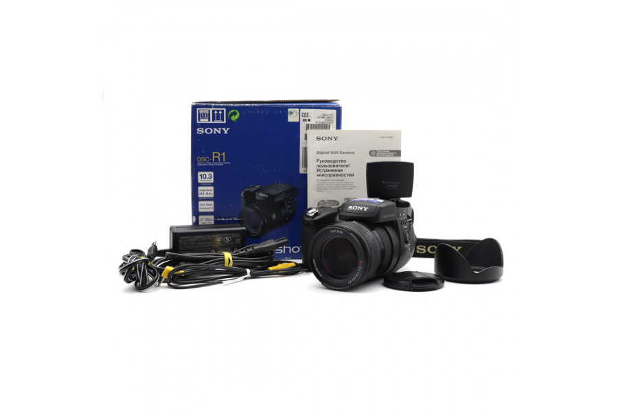 Цифровая камера Sony Cyber-shot DSC-R1 в упаковке