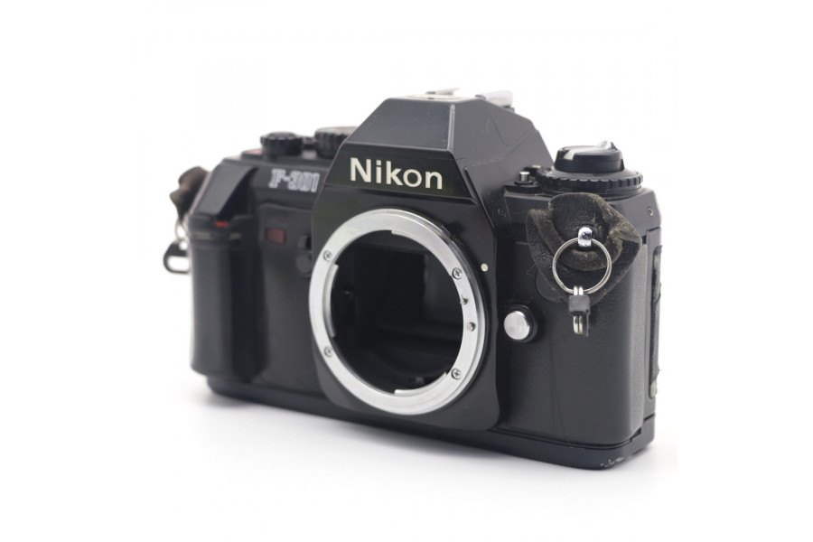 Зеркальный фотоаппарат Nikon F-301 body (Япония)
