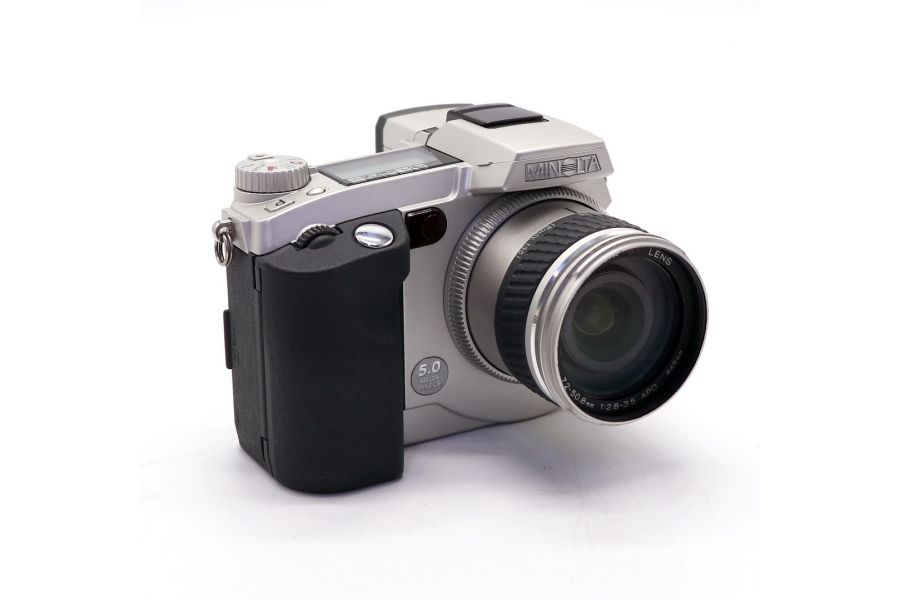 Minolta Dimage 7i (Japan, 2003)