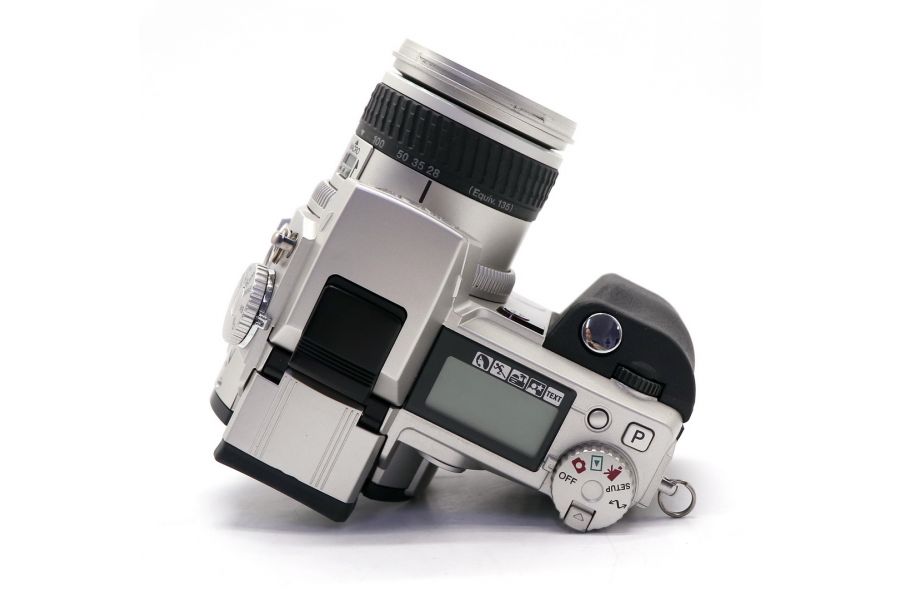 Minolta Dimage 7i (Japan, 2003)