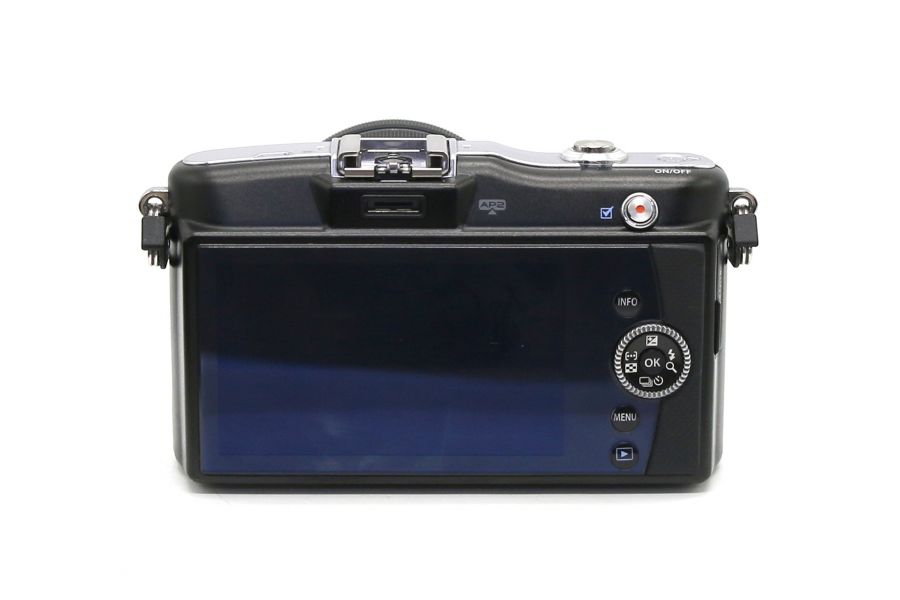 Olympus Pen mini E-PM1 kit (пробег 2500 кадров)